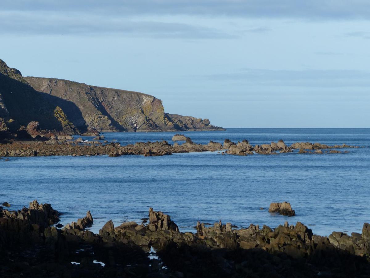 Relax In A 1 Bedroom Apartment Near A Country Pub Eyemouth Buitenkant foto