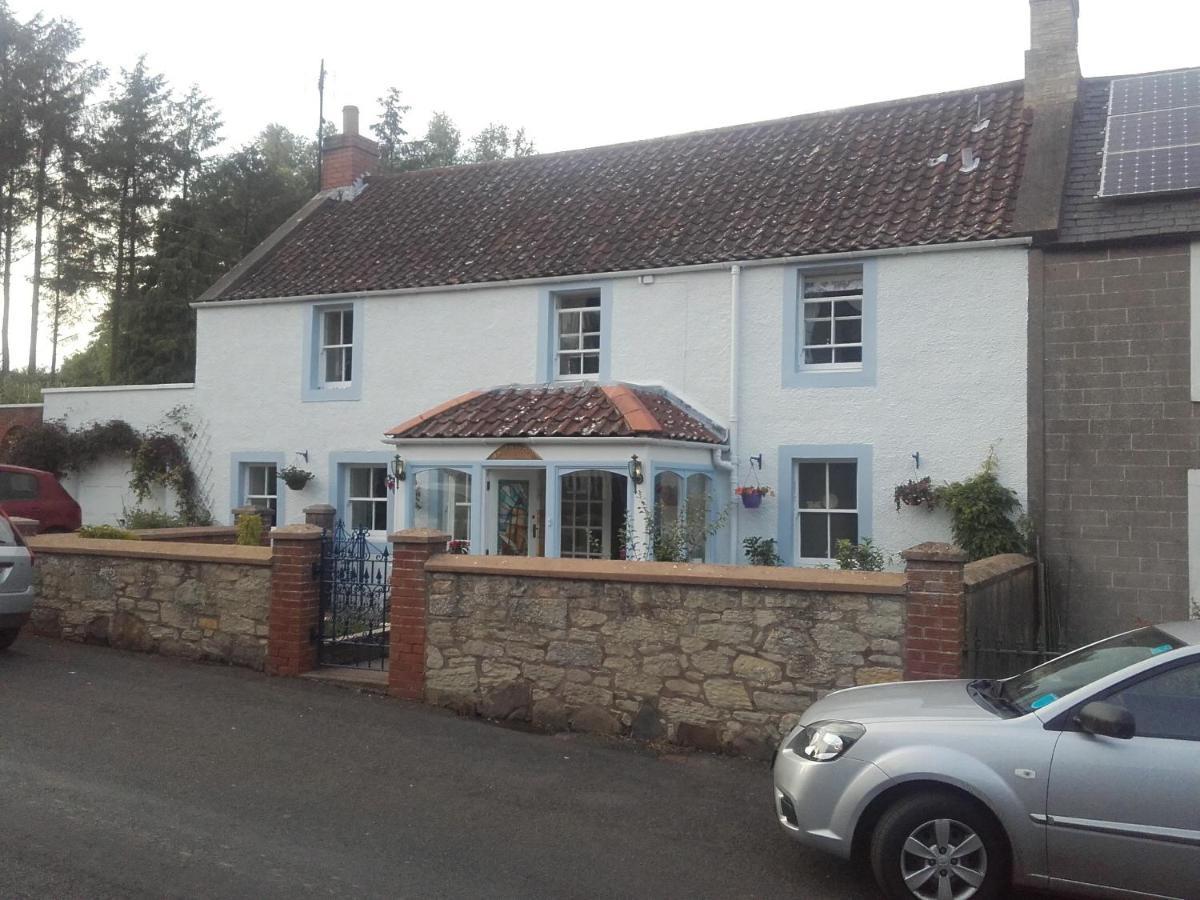 Relax In A 1 Bedroom Apartment Near A Country Pub Eyemouth Buitenkant foto